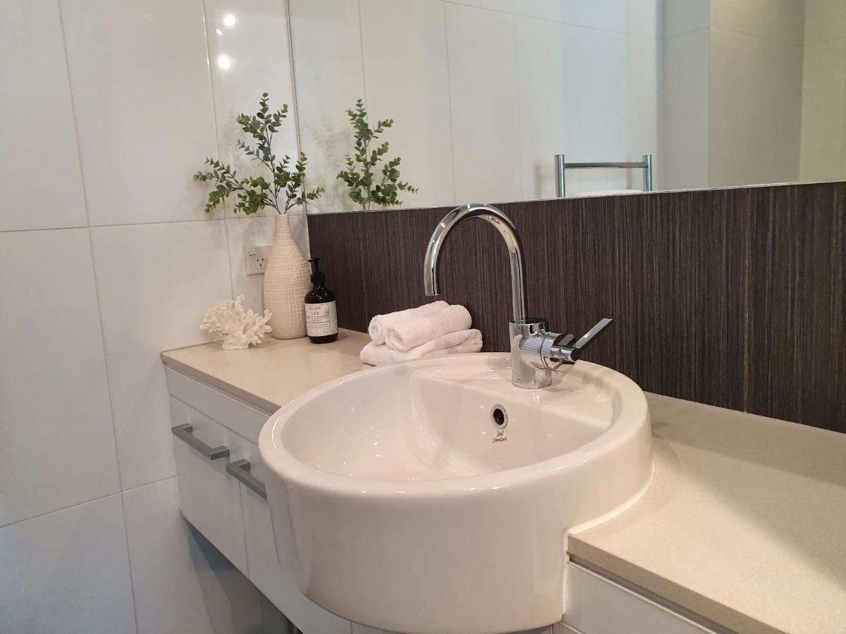 Stylish Haven Luxury Interiors In Prime Location Apartment Queenstown Exterior foto