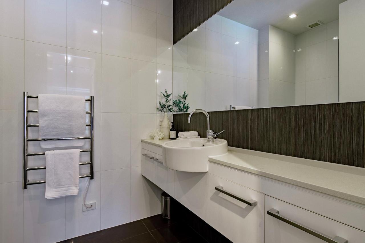 Stylish Haven Luxury Interiors In Prime Location Apartment Queenstown Exterior foto