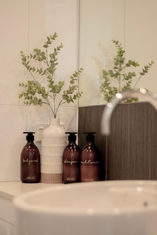 Stylish Haven Luxury Interiors In Prime Location Apartment Queenstown Exterior foto