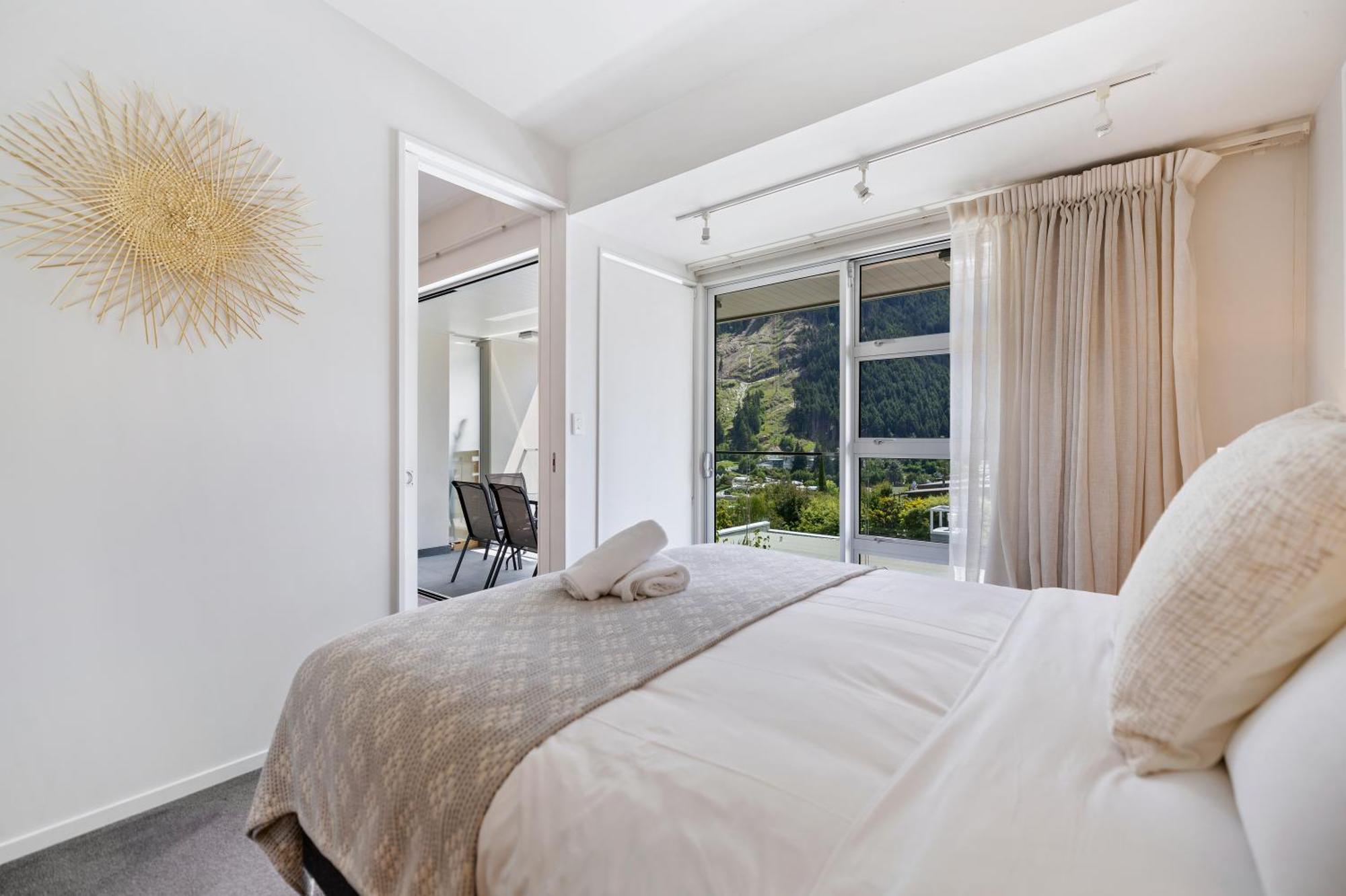 Stylish Haven Luxury Interiors In Prime Location Apartment Queenstown Exterior foto