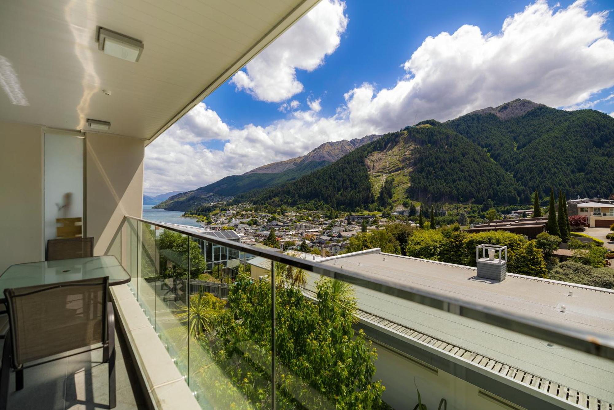 Stylish Haven Luxury Interiors In Prime Location Apartment Queenstown Exterior foto